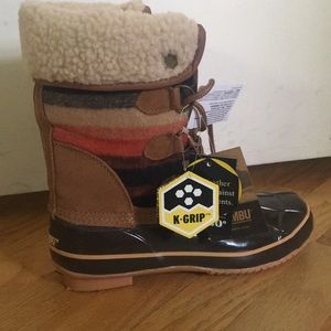 NWT Khombu Jilly boots size 8